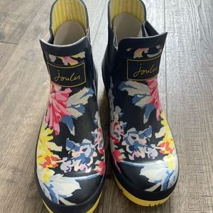 Women’s rain booties